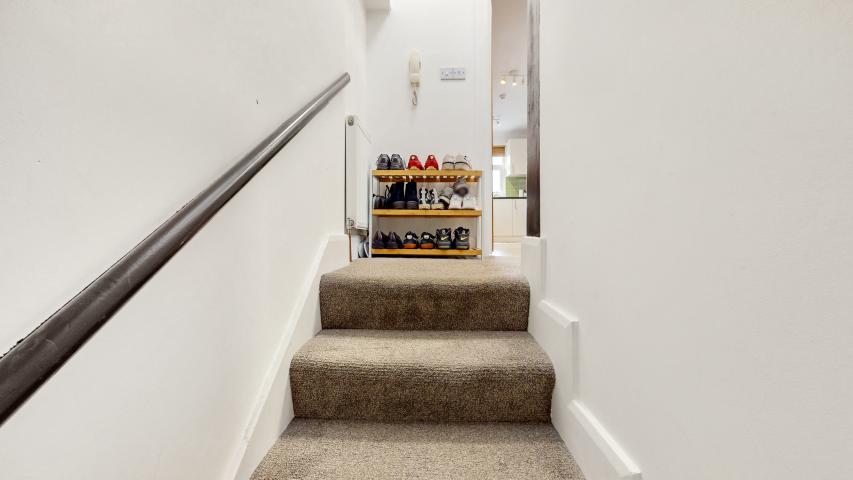 			3 Bedroom, 1 bath, 1 reception Flat			 Willesden Lane, Kilburn